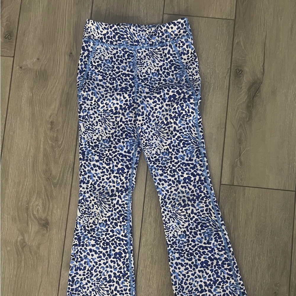 Lilly Pulitzer Girls Blue/ White Leopard Leggings. Size 6-7 (M) good condition